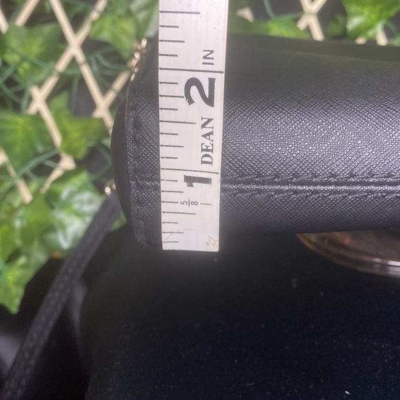 Kate Spade New York Clutch Crossbody! Measurements are in photos🥰 - Picture 11 of 12